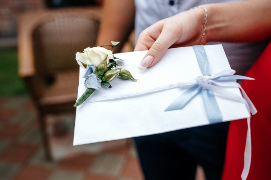 PITANJE SVIH PITANJA U SRBIJI Koliko novca treba staviti u kovertu kada se ide na svadbu?