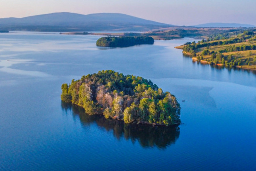 JEDNA OD NAJČISTIJIH REKA U SRBIJI Planinsko okruženje i tirkizno jezero kreiraju bajkovit pejzaž