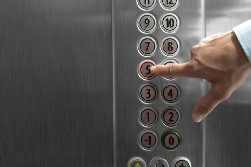 OVIH 6 PRAVILA BONTONA SE UVEK TREBA PRIDRŽAVATI Znate li zašto muškarac treba da uđe u lift ili restoran pre dame?