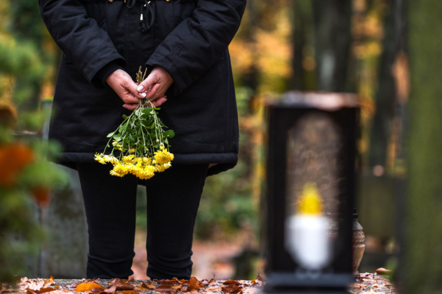 Koliko dugo treba nositi CRNINU posle sahrane? Vladika Grigorije dao jedini ispravam odgovor na ovo pitanje