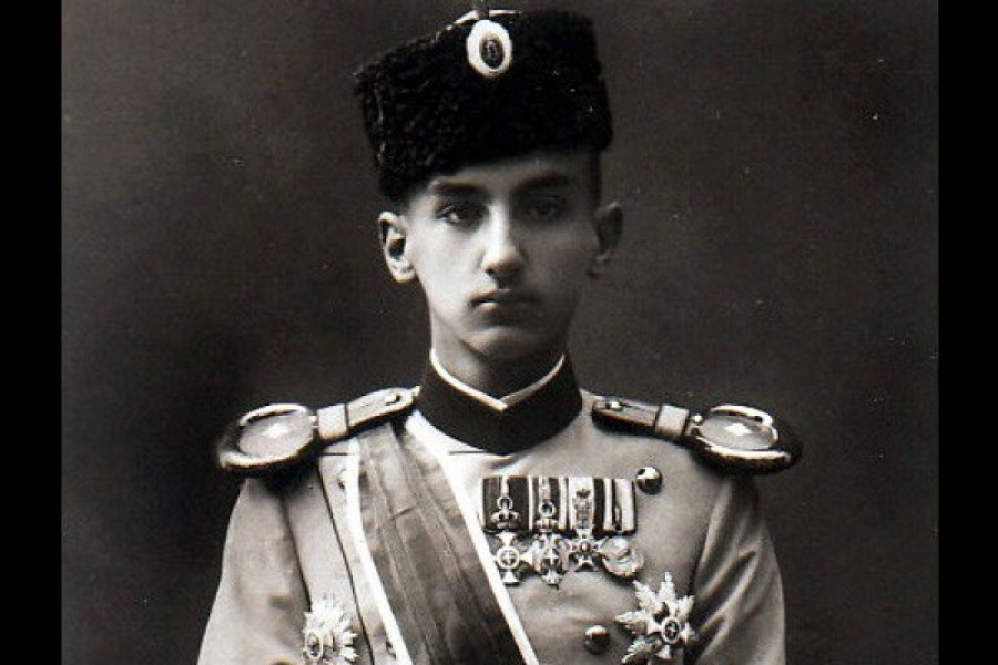 Svrgnut, pa oteran u LUDNICU: Princ Đorđe Karađorđević i Tito su zajedno prizivali mrtve