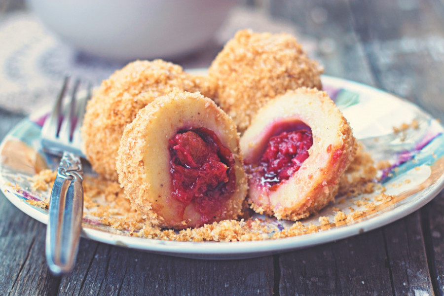 STARINSKI RECEPT ZA KNEDLE SA ŠLJIVAMA Slatkiš koji svi obožavaju, baš onako kako su ga pravile naše bake