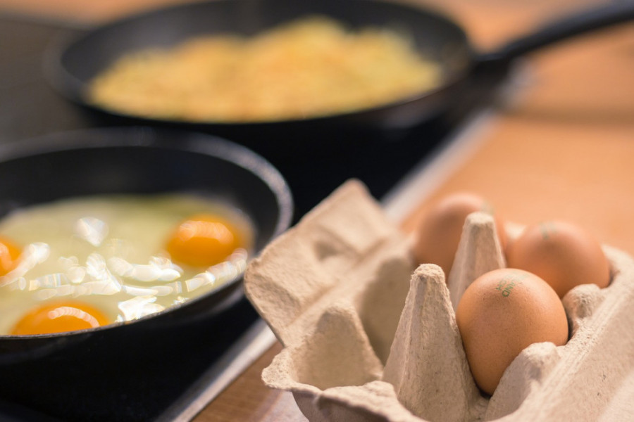 SRBIJA JE ODLEPILA ZA OVIM RECEPTOM Čuli ste za jaja na oko, kajganu, omlet, ali će vas oduševiti novi način prženja jaja (VIDEO)
