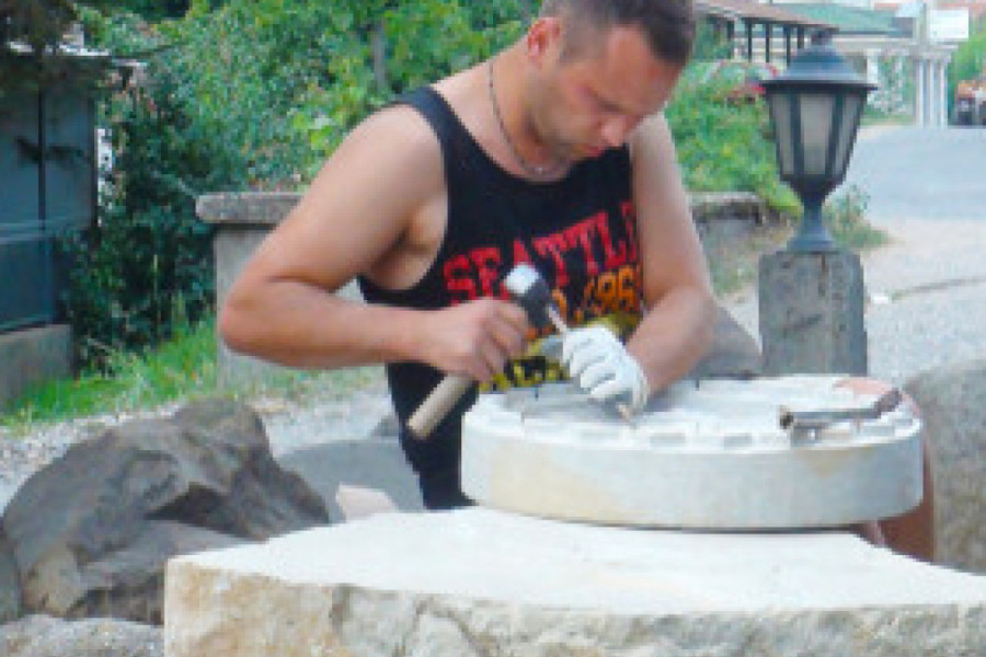 SIMBOL SRPSKE SREDNJOVEKOVNE ARHITEKTURE Manifestacija inspirisana produhovljenim kamenom