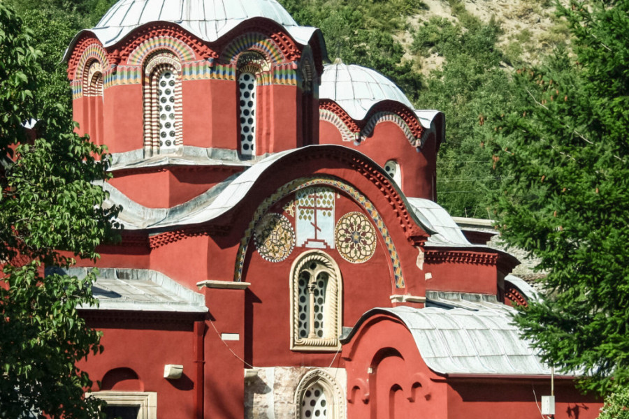VEKOVNO NASLEĐE KOSOVA I METOHIJE Svi srpski patrijarsi se uvode u tron u ovom manastiru