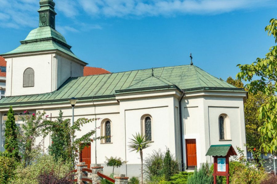 NA MESTU MANJE IZDIGLA SE NOVA Po odobrenju kneza Miloša od razrušenog manastira podignuta je ova crkva