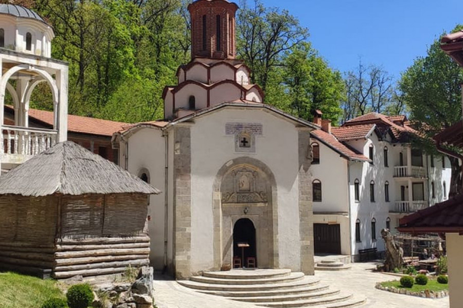 DUHOVNI SVETIONIK SRBA SA KOSOVA I METOHIJE U ovom manastiru radila je jedna od prvih škola u Srbiji