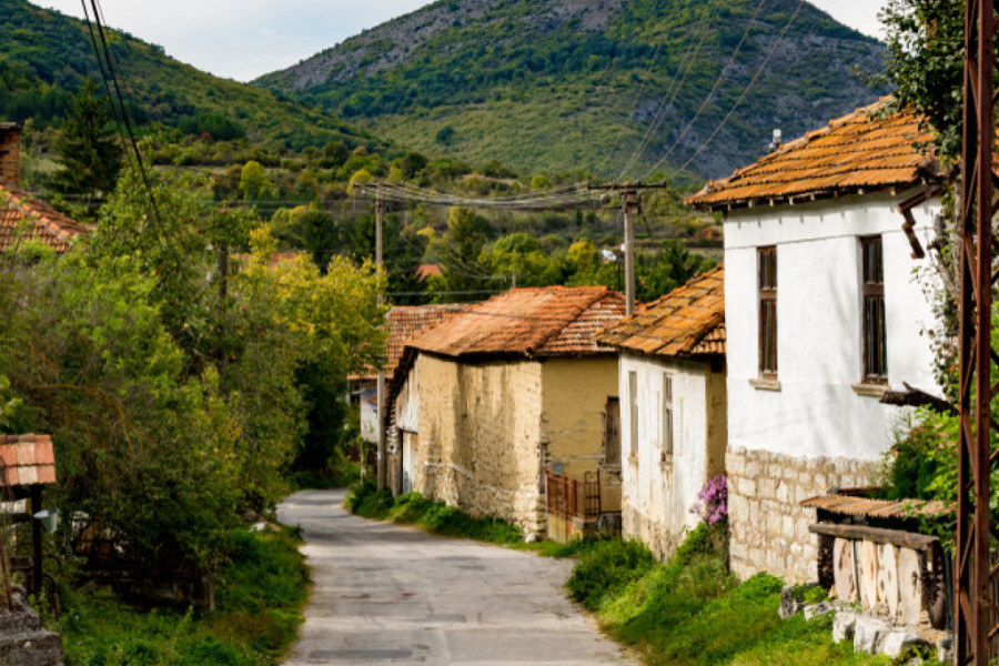 SELO KOJE SKRIVA BROJNE PEĆINE Na obrancima Stare planina nalazi se sriveni dragulj prirode