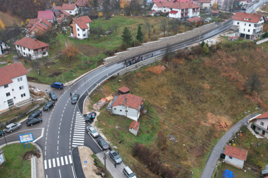 DEONICA KOJU MEŠTANI NAZIVAJU AUTOPUTEM Zlatar postaje omiljeno mesto za investitore, placevi i kuće nikad skuplji