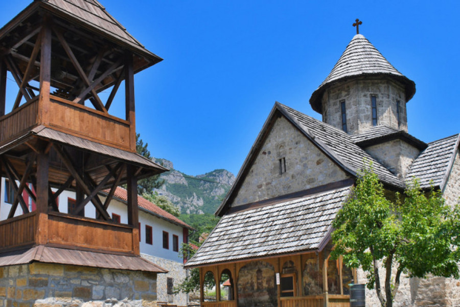 MANASTIR GDE SE PATRIJARH PAVLE ZAMONAŠIO Ovčarko-kablarska klisura skriva mesto koje je od osnivanja bilo poznato po prepisivanju bogoslužbenih knjiga