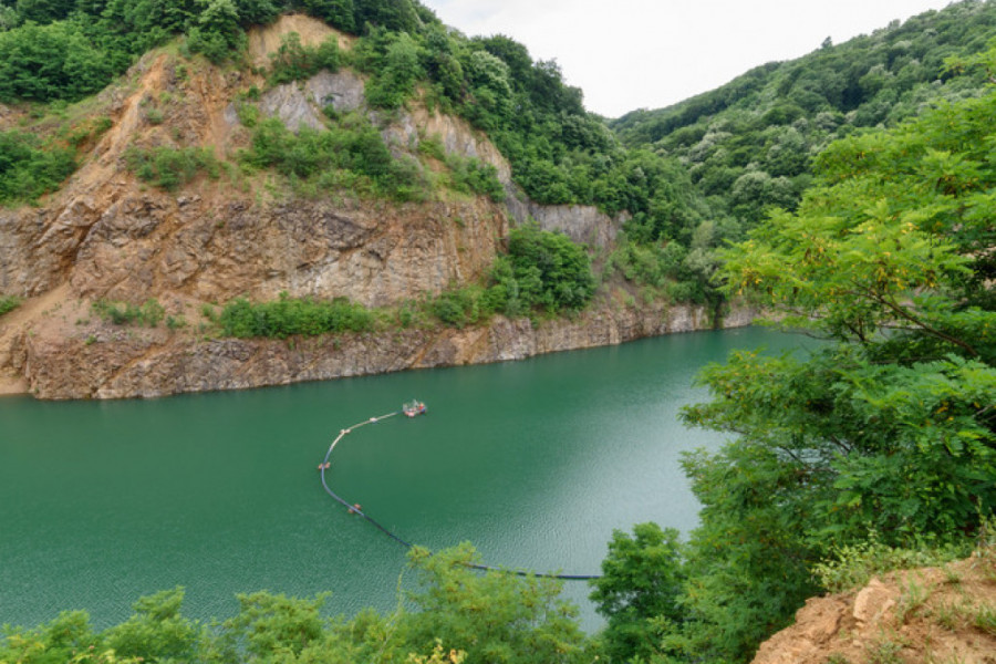 SKRIVENI BISER NA FRUŠKOJ GORI Na ovom jezeru snimane su scene za mnoge domaće filmove, serije i muzičke spotove