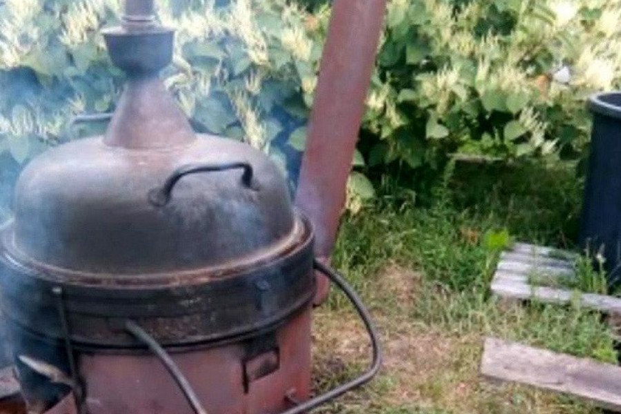 SRPSKI DŽIN Stavio u kazan za rakiju bobice kleke i dobio fenomenalno piće, na aromi mogu da nam zavide i Englezi