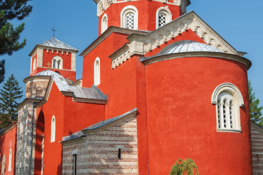 ZAŠTO JE MANASTIR ŽIČA CRVENE BOJE? Mesto krunisanja sedam srpskih kraljeva jedan je od najznačajnijih u srpskoj istoriji