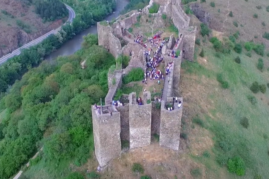 NEZABORAVAN DOČEK SRPSKE KRALJICE Kako je dolina reke Ibar zaličila na Provansu