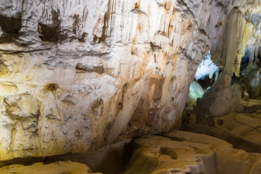 DVORANA PLODNOSTI I DEVOJAČKE GRUDI Pećina za koju su vezana mnoga narodna verovanja
