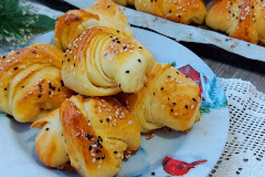 TRADICIONALNI RECEPT ZA VRHUNSKO PECIVO Kiflice sa sirom, toliko dobre da im one iz pekare nisu ni za prineti