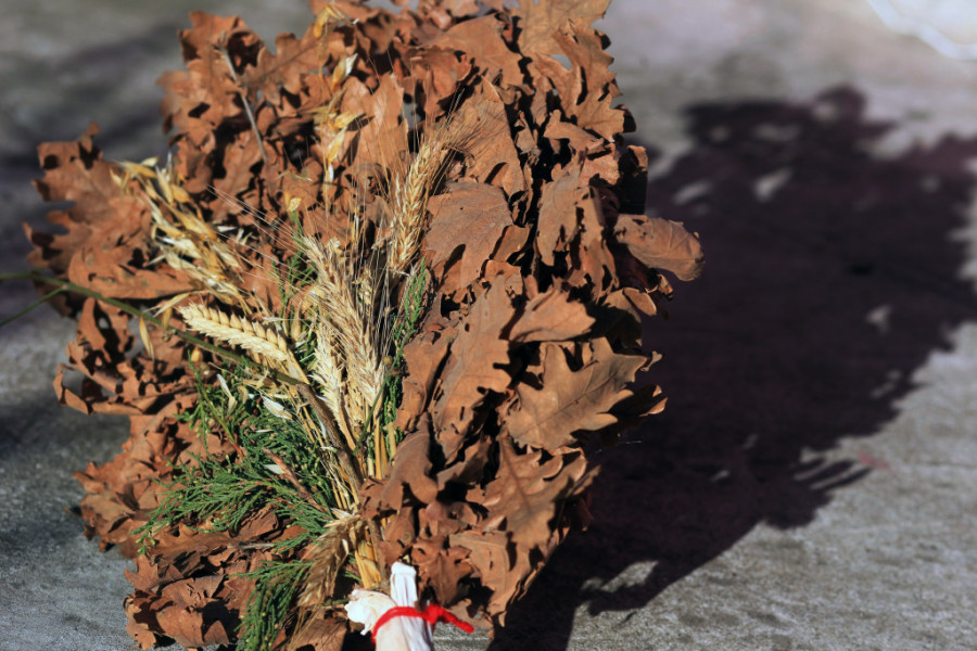 SIMBOLIKA BADNJAKA Veruje se da ovi običaji na Badnji dan donose sreću