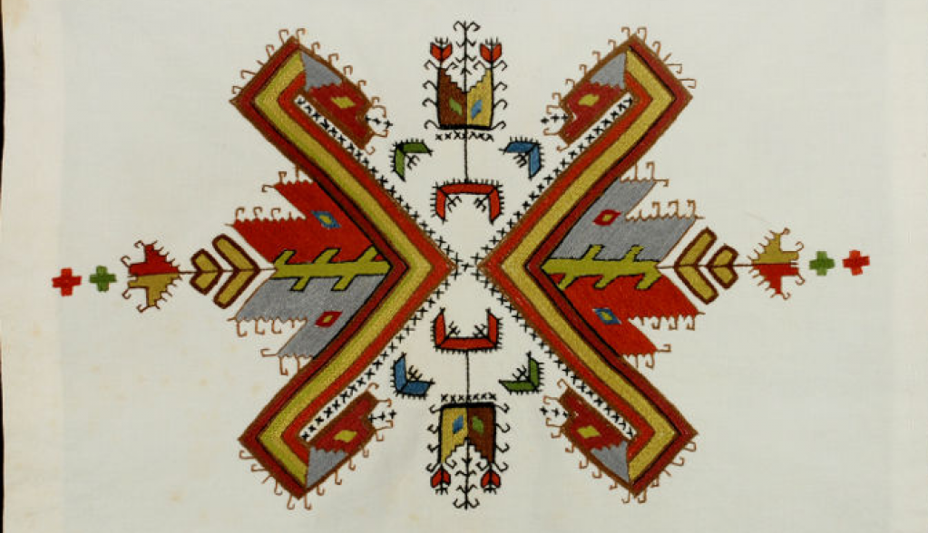 NEMATERIJALNA KULTURNA BAŠTINA SRBIJE Stilizovan dekorativni vez izveden na tradicionalnoj odeći srpskog naroda