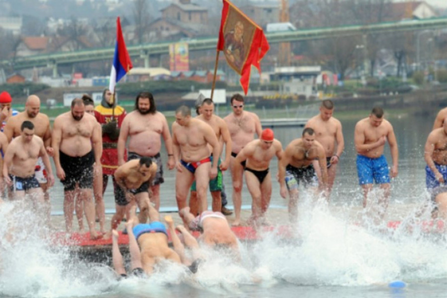 POSTOJI JAKO POSEBAN RAZLOG Da li znate zašto se na Bogojavljenje pliva za časni krst?
