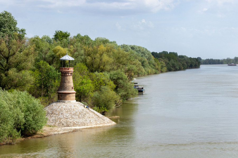 JEDINSTVENE VODENE KAPIJE U EVROPI Jedini par svetionika duž celog toka Dunava nalazi se u ovom srpskom gradu!