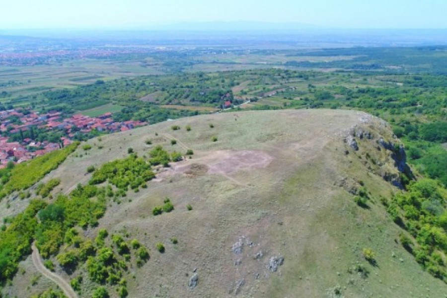 TAJNA STARA 6000 GODINA Velika humska čuka u blizini ovog grada priča priču dugu skoro pet milenijuma!