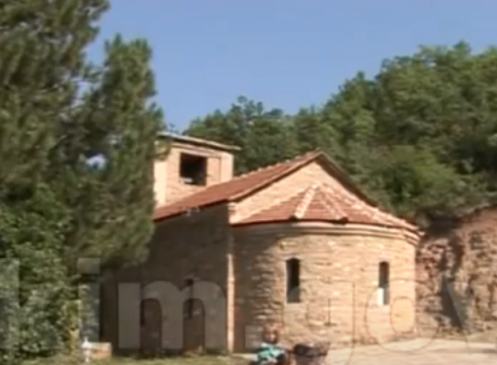 NEKADA BLATNJAVA KOLIBA I MESTO GDE SU SE LEČILI KOSOVSKI JUNACI Danas manastir Svete Petke u Leposaviću (VIDEO)