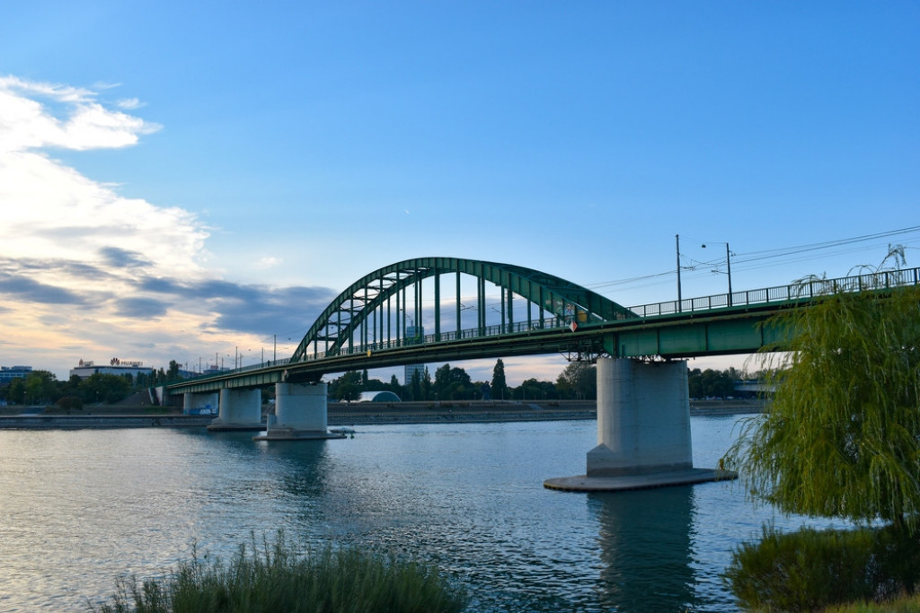 JEDINSTVENI U SVETU Beogradski savski mostovi, sve što niste o njima znali (FOTO)