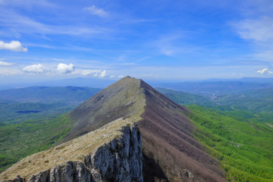 ALPI NA JUGU SRBIJE - Planinari je obožavaju, sa vrha puca pogled od Kosova i Makedonije, pa do Bugarske