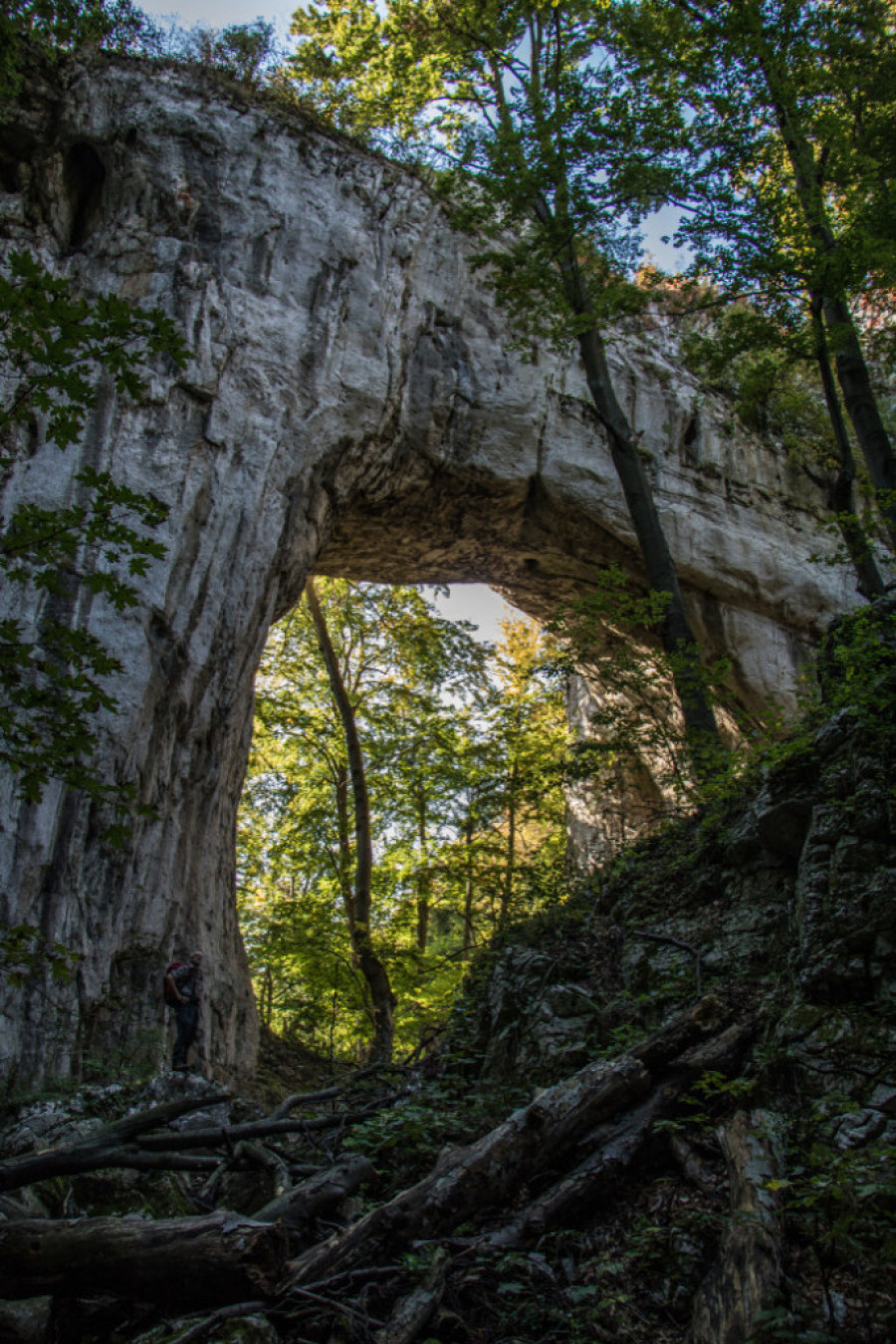 PRIRODNI KAMENI MOST Ostaci pećine kroz koju je nekada proticala reka, danas predstavlja pravu atrakciju za sve ljubitelje prirode