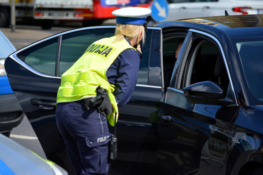NIJE SLUČAJNO Što policajac uvek PIPNE auto kad vas zaustavi