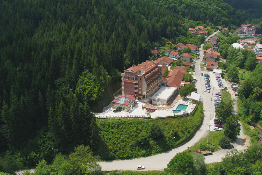 BANJA NA NEVEROVATNOJ NADMORSKOJ VISINI Ona spada u red najboljih vazdušnih odmarališta u našoj zemlji, sa čak 38 izvora!