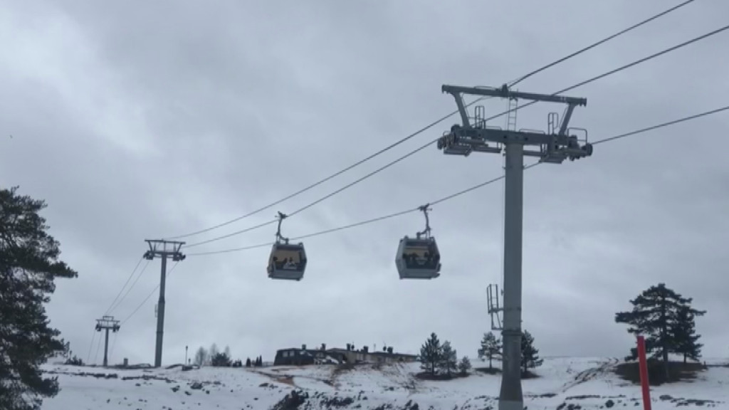 TOKOM PRAZNIKA GONDOLA PREBUKIRANA Čekali u redovima na samo jednu vožnju najvećom zlatiborskom atrakcijom