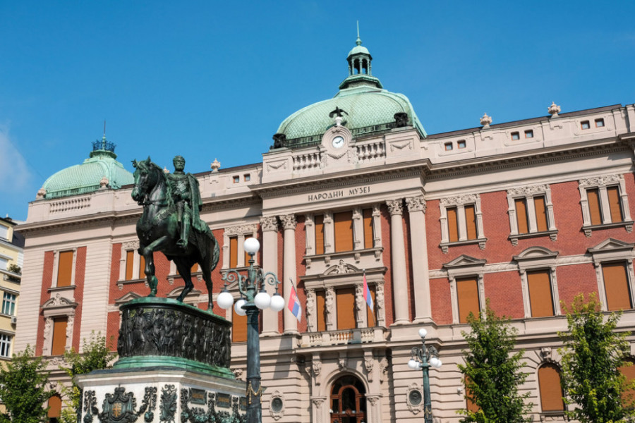 SIMBOL SRPSKE PRESTONICE Italijanski vajar napravio spomenik knezu Mihailu sa velikom greškom zbog koje se verovalo ovo!