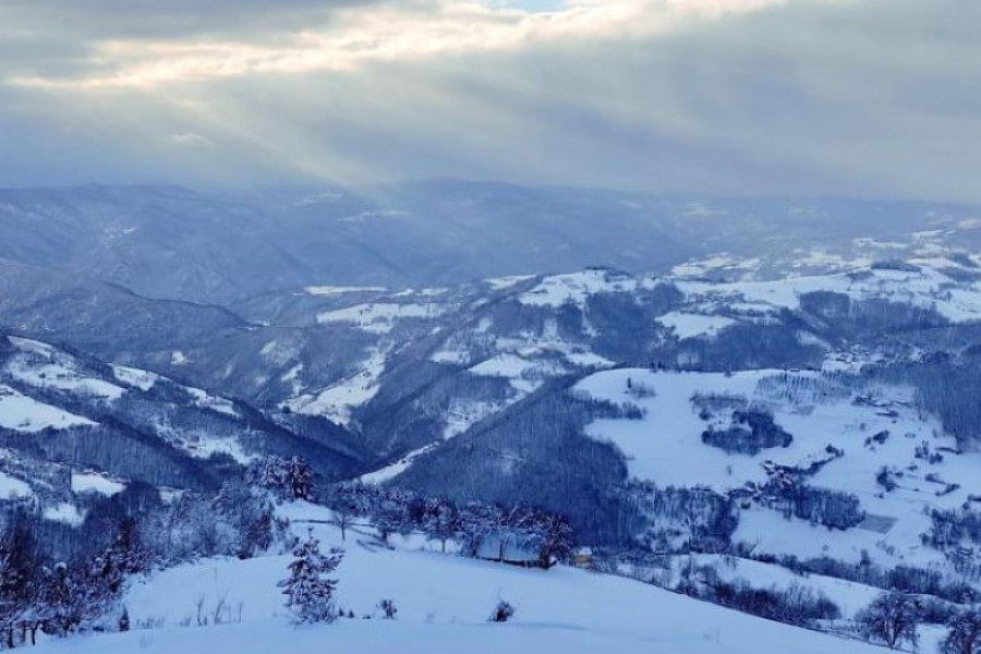 POGLED NA ČITAVO PODRINJE Jedan od najlepših na planini Povlen, pruža izuzetan vidik na planinske predele