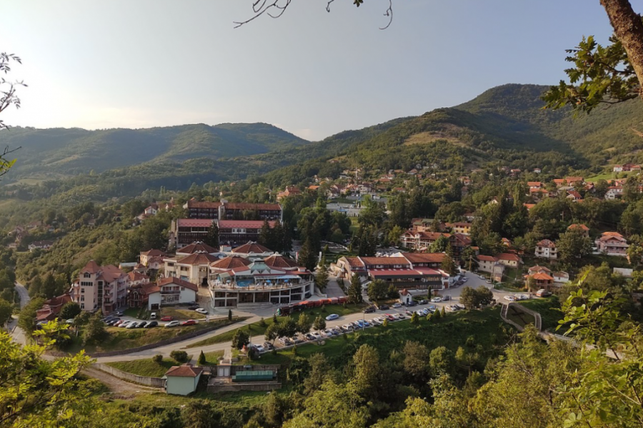 PRELEPA PRIRODA I IZVORIŠTA LEKOVITE VODE Banja na jugu Srbije koju možete posetiti i leti i zimi