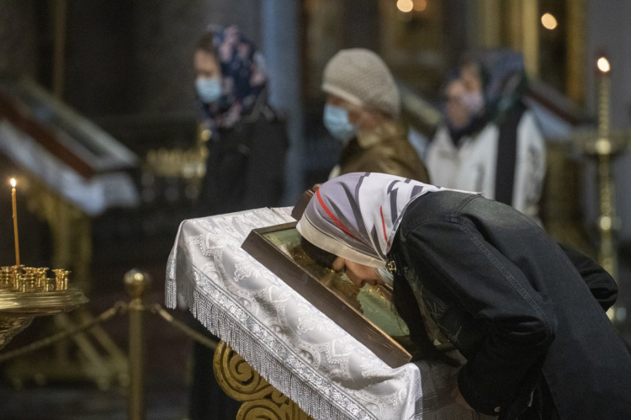 DA LI JE ISPRAVNO POPE ILI OČE: Kako treba da se obratimo svešteniku