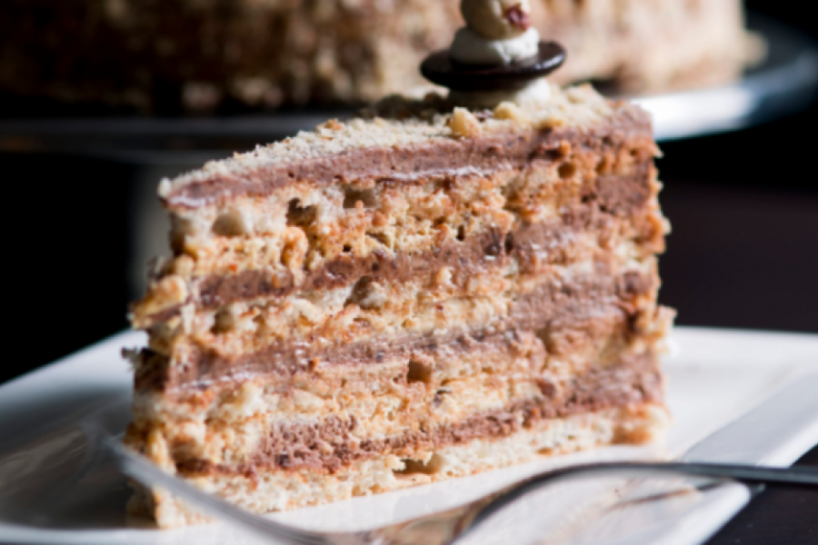 TORTA NAD TORTAMA "Carica" kojoj je mesto na sredini vašeg stola