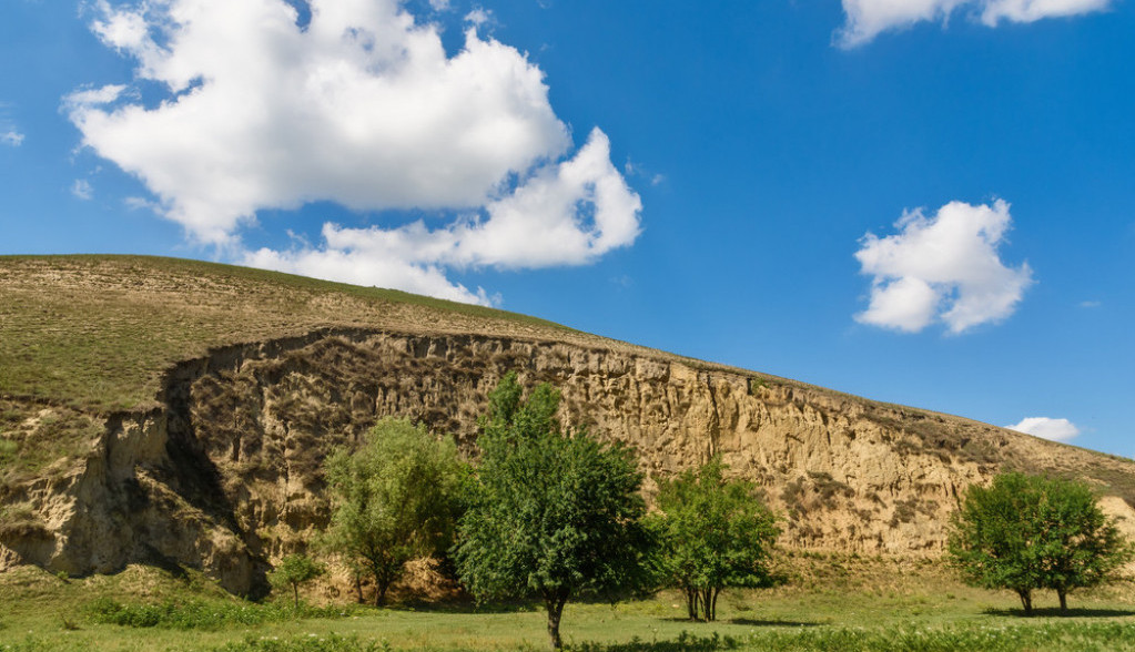 NAZIV ŠAJKAČA POTIČE ODAVDE Atila Hunski zakopan ispod ovog brega sa svim svojim blagom (VIDEO)