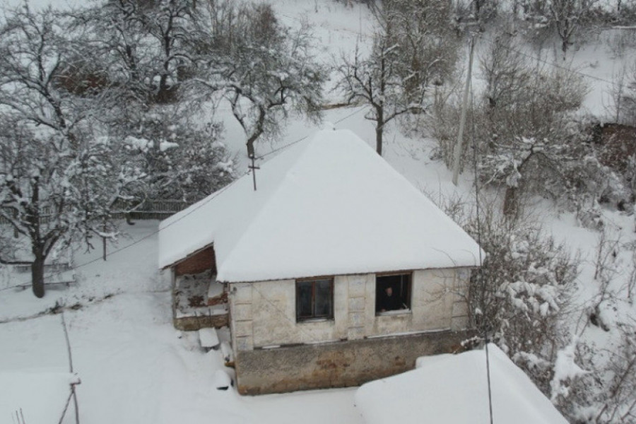 SEOSKE KUĆE IDU KAO ALVA Mladi srpski poljoprivrednik postao vlasnik kuće, imanja i sušare za 10.000 evra (FOTO)
