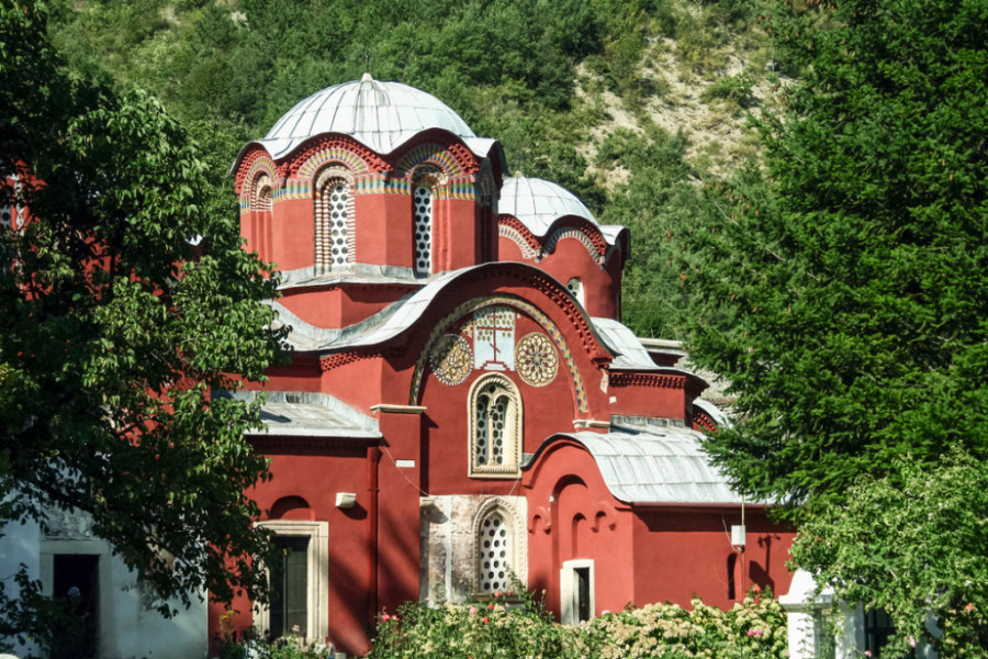 VEKOVNO NASLEĐE KOSOVA I METOHIJE Svi srpski patrijarsi se uvode u tron u ovom svetom manastiru
