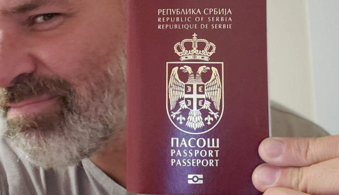 AMERIKANAC ČARLS ZBOG NOVOG SADA REŠIO DA SE PRESELI U SRBIJU: Zvanično pasoš naše zemlje dobio tek prošle godine