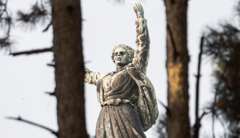 POGLED KOJI UMIRUJE I OČARAVA Posetite spomenik "Sloboda" na Iriškom vencu
