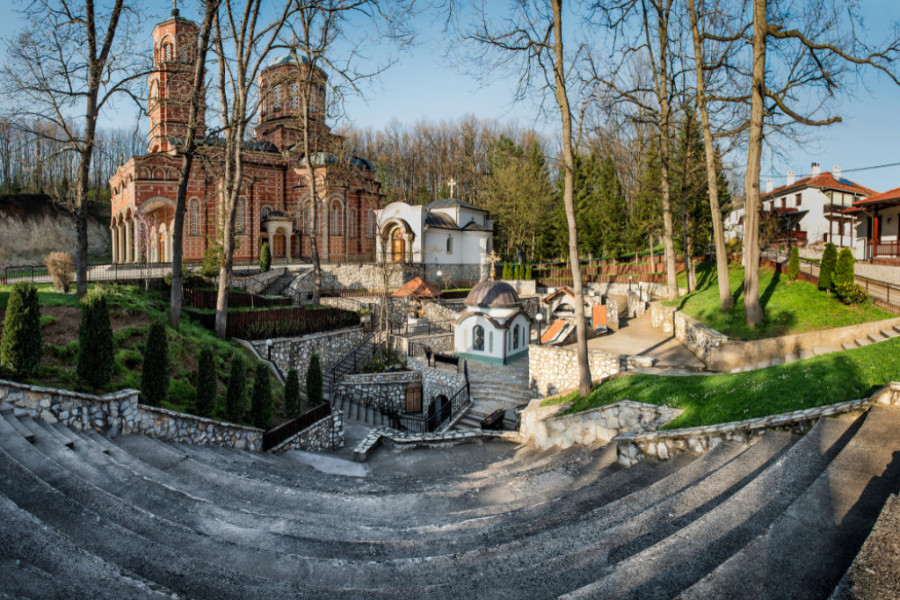 ČUDOTVORNA VODA MANASTIRA Devojčici se prikazala Bogorodica, slepi su progledali, a nepokretni prohodali