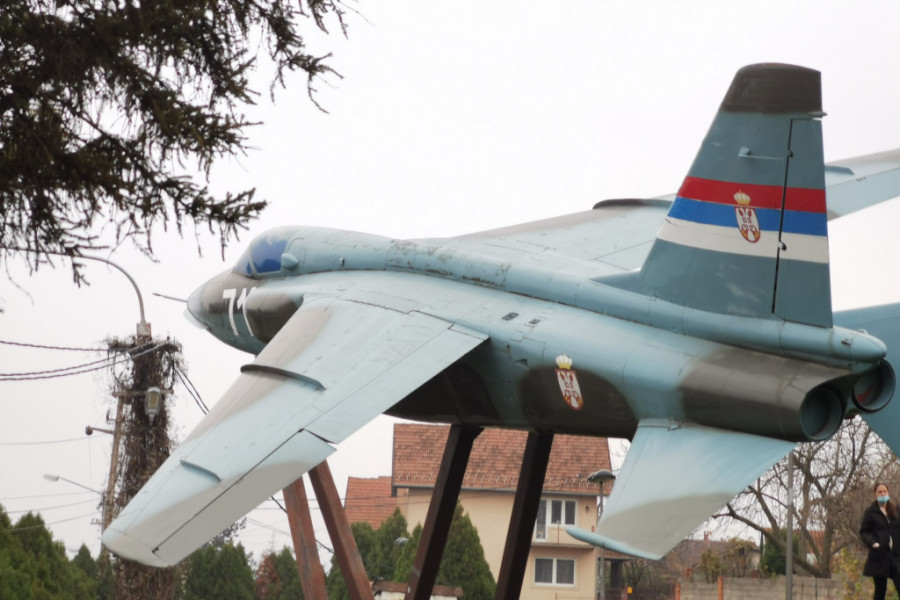 SIMBOL SLOBODE NARODA U SRCU ŠUMADIJE Na borbenom zadatku braneći svoju zemlju pilot major Zoran Tomić dao je svoj život (FOTO)