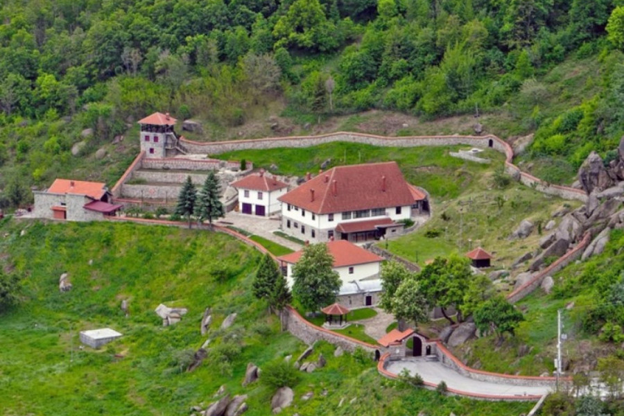 ZADUŽBINA ZETA KNEZA LAZARA Iz albanskih sela koja okružuju ovu svetinju još se gleda sa strahopoštovanjem