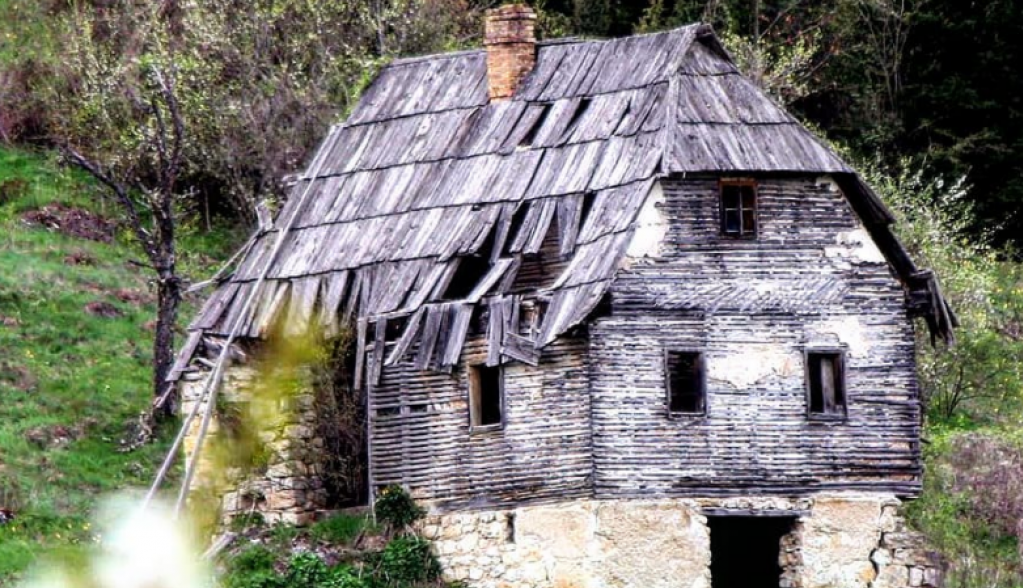 IZGLED STARE SRPSKE KUĆE Biseri prelepe Mačve čuvaju uspomenu na važan trenutak istorije (VIDEO)