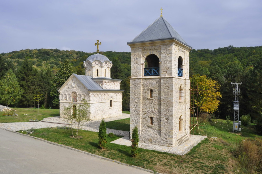 NAJZNAČAJNIJA SAKRALNA GRAĐEVINA SVOJE EPOHE Svetilište gde se zamonašio čuveni srpski prosvetitelj i reformator Dositej Obradović