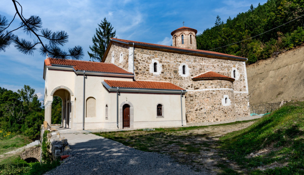 OVO MORATE DA VIDITE! U ovom manastiru nalaze se dve misteriozne freske za koje niko ne može da objasni odakle tu i šta predstavljaju (VIDEO)