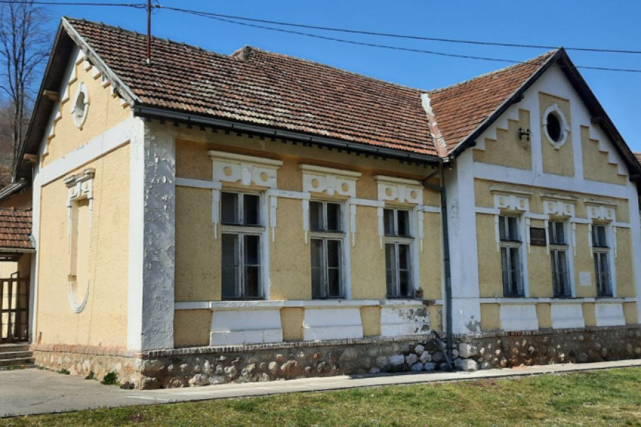ZGRADA STARE ŠKOLE POSTAĆE JEDINSTVENA U EVROPI  Gradi se prvi Muzej ćirilice, u blizini velike srpske svetinje ponovo će biti ispisana istorija (FOTO)