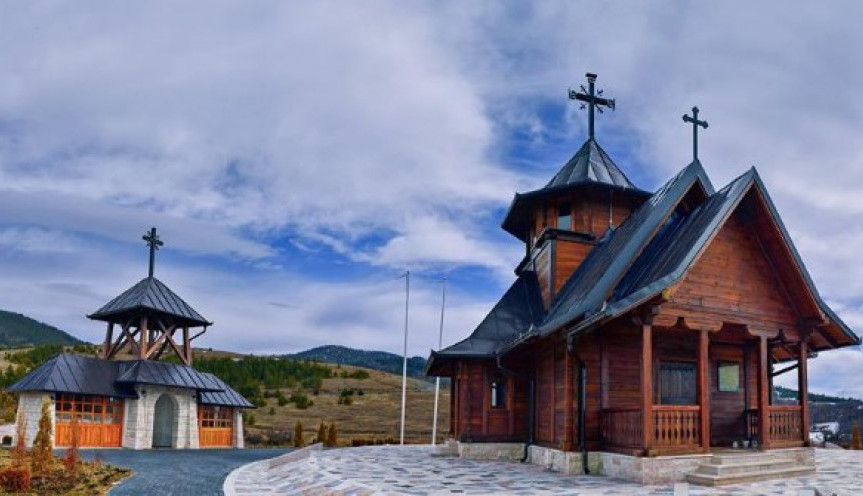 ŽIVOPISAN DRAGULJ IZMEĐU TORNIKA I MURETNICE Selo u Srbiji koje je ime dobilo zbog dragih lica koja u njemu žive